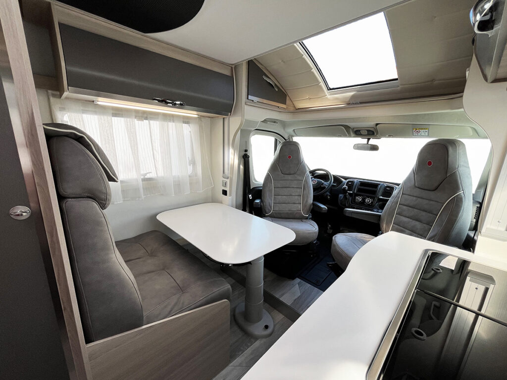 590 Premium interior