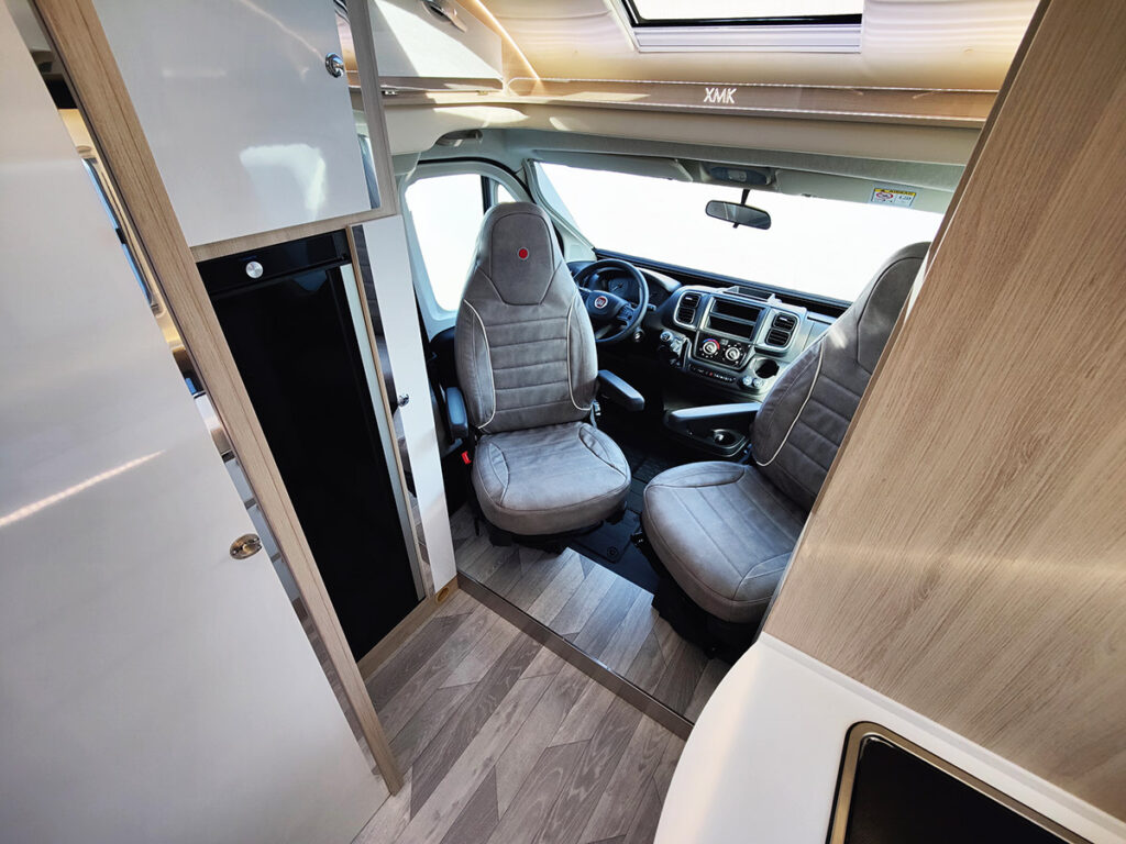 590FF H Premium interior